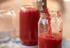 Kışlık hazırlıkları başladı! Domates sosu böyle yapılırsa bir yıl boyunca küflenmiyor