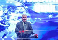 Bakan Bak: Kadın futboluna teşvik veriyoruz!