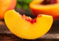 Aç karnına yenen şeftali ecza deposu gibi! Kanı resmen yıkıyor, kalbi gençleştiriyor