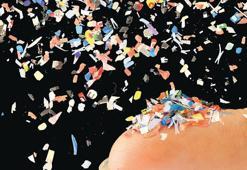 Mikroplastikler beyne de sızdı