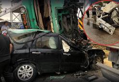 Afyonkarahisar'da TIR faciaya sebep oldu: 2 ölü, 12 yaralı