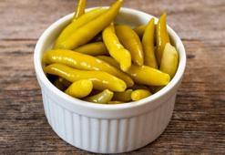 Lokanta usulü acı biber turşusu için altın tüyo! Hemen oluyor, asla erimiyor