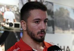 Polat Polatçı minderde gözünü madalyaya dikti