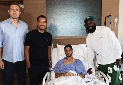 Beşiktaş'ta futbolculardan Necip Uysal'a geçmiş olsun ziyareti!