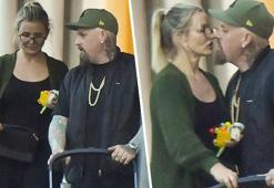 Ünlü çiftin romantik anları! Birbirlerini öpücüklere boğdular