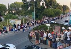 Kilometrelerce kuyruklar oluştu! 3 günlük tatil için Yunan adalarına akın ettiler