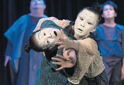 Tüm sınırlar sahnede yıkılıyor