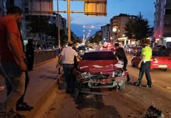 Çorum'da 2 otomobil çarpıştı, 3 kişi yaralandı
