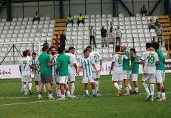 Bursaspor galibiyeti 6 taraftar ile kutladı