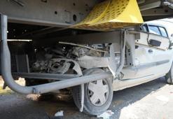 TIR'a ok gibi saplanan otomobil hurdaya döndü! Eşini görmeden ambulansa binmedi