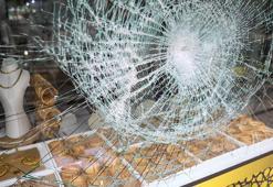 Kuyumcudan milyonluk vurgun yapacaktı! Cama takıldı