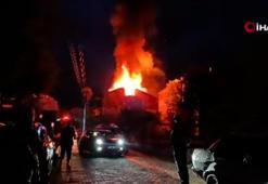 Bolu'da yıldırım düşen ev alev alev yandı! Mahalleli sokağa döküldü