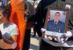 Şehit cenazesinde ağlatan istek: Kardeşimin yanına koysalar olmaz mı, sessizce otururum