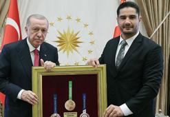 Cumhurbaşkanı Erdoğan, milli güreşçi Taha Akgül’ü kabul etti