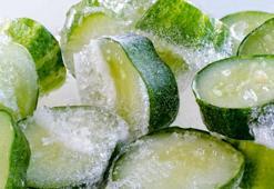 Faydadan çok zararı var! Dondurulmuş salatalık neden sanıldığı kadar masum değil?