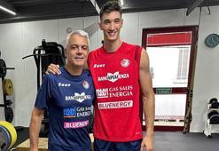 Milli voleybolcu Efe Mandıracı İtalya'ya transfer oldu