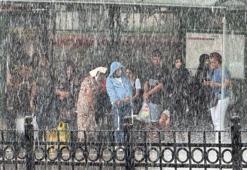 Son dakika... Meteoroloji uyarmıştı! İstanbul’u sağanak vurdu