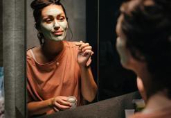 Kırışıklıkları önleyen gece bakımı rutini: Daha genç bir cilt için bu adımları atlayamayın