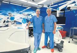 Diz protezine robot dokunuşu