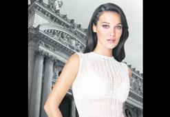 Dünya yıldızlarıyla podyumda