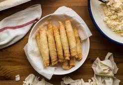 Tavaya atar atmaz patlayan sigara böreğine son! 1 tane ekleyince peyniri tutkal gibi sarıyor