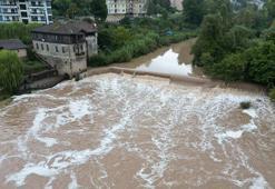 Bartın Irmağı sabah saatlerinde köpürdü, ekipler harekete geçti