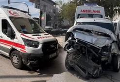 Yer: Bursa! Hasta taşıyan ambulans otomobil ile kafa kafaya çarpıştı