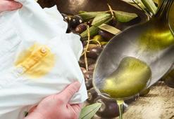 Koltuk, kıyafet, halı fark etmiyor! İnatçı zeytinyağı lekesini anında söküp atıyor