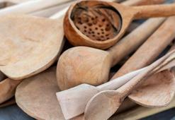 Tahta kaşıkları tertemiz yapan karışım! Suya 1 kaşık ekleyip bekletin... Yağı kiri söküp atıyor