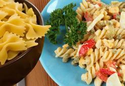 Makarna salatası dediğin 'kelebek'le olmaz! Durdukça sertleşiyor, en iyisi buymuş