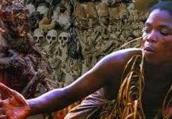 Meyve sebze değil, büyü satılıyor! Reçetede şişede cin var, siyasetçiler akın ediyor