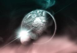 NASA duyurdu! Plüton'un uydusu Charon'un yüzeyinde ilginç buluş