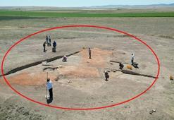 Yer: Eskişehir! Sırrı araştırılıyor: Çatıya kadar kırmızı toprakla gömülmüş