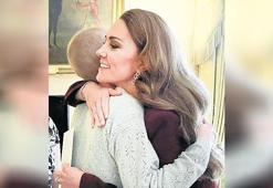 ‘Yanındayım’ sarılması