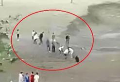 Bataklıkta can pazarı! 3 çocuk tek tek kurtarıldı