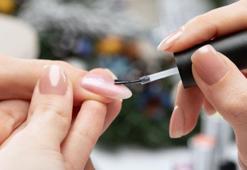 Tırnakları sapasağlam yapıyor! 10 dakika bekletip durulayın, sonuç efsane