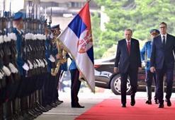 Cumhurbaşkanı Erdoğan Sırbistan'da resmi törenle karşılandı
