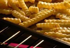 Dondurulmuş patates böyle kızartılır! Dışı çıtır içi yumuşacık, fast food'a taş çıkartıyor