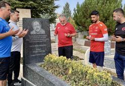 Ampute Milli Takımı'ndan Neşet Ertaş'ın kabrine ziyaret