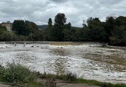 Bartın Irmağı köpürdü, ekipler harekete geçti