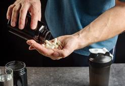 Saç dökülmesi, kıllanma, ses kalınlaşması! 'Takviye edici ürünler tehlike saçıyor'