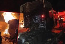 Mersin'de seyir halindeki TIR alev alev yandı