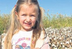 Minik eller pamuk hasadında