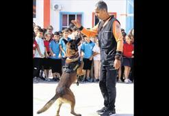 Deneyimlerini çocuklarla paylaşıyor