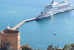 Alanya'ya 2 kruvaziyer ile 1132 turist geldi