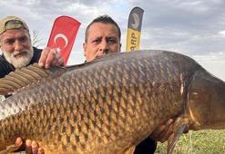 Türkiye'de rekor büyüklükte balık oltasına takıldı: Bu zamana kadar hiç tutulmamış