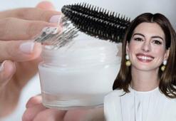 Görenler 20'lik genç kız sanıyor! Ünlü oyuncudan güzellik tüyosu: 'Şemsiye bile taşırım'