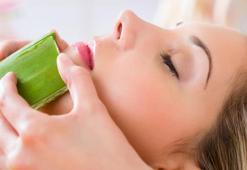 İnatçı sivilce izlerini silip atacak gücü var! Tek malzemeyle mucize etki