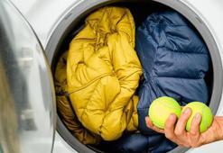 Yıkanınca topak topak olduysa üzülmeyin! Bu tüyo binlerce liralık şişme montu kurtarıyor