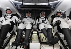 Uzayda mahsur kalan mürettebat Dünya’ya döndü